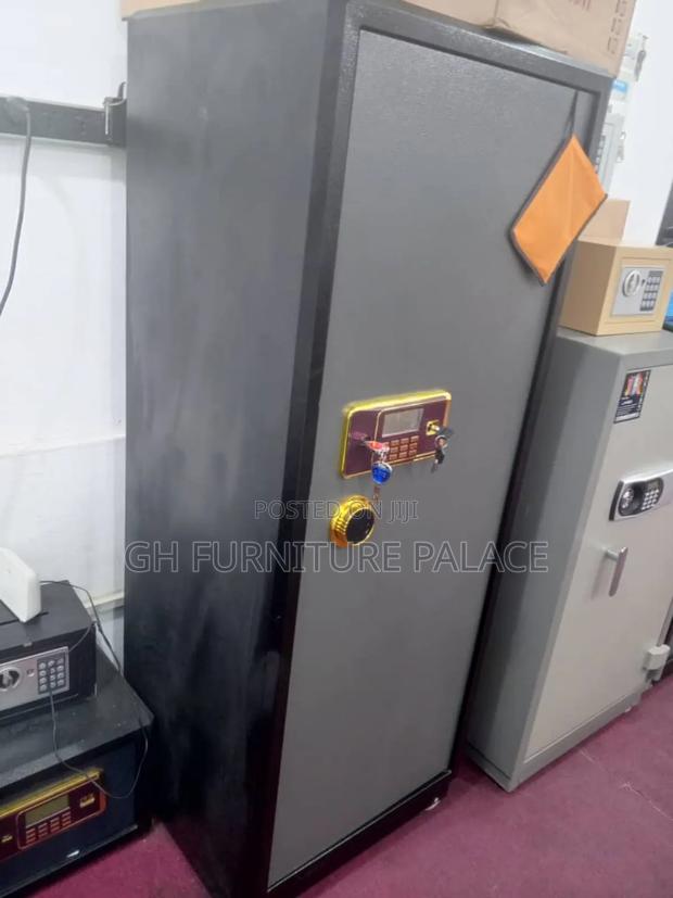 Metal Safe for Office and Home · Photo 4