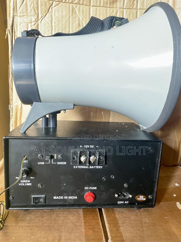 Maxx on Pm-99 Rechargeable Megaphone · Photo 2