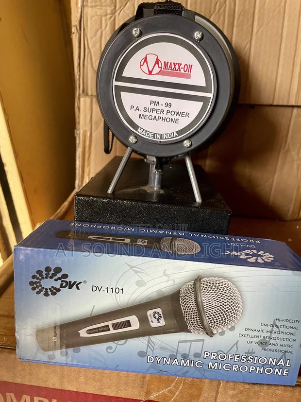 Maxx on Pm-99 Rechargeable Megaphone · Photo 4