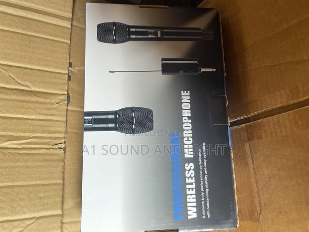 Shure Rechargeable Wireless Microphone · Photo 3