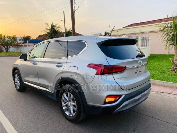 Hyundai Santa Fe SE 2.4 AWD 2020 Silver · Photo 3