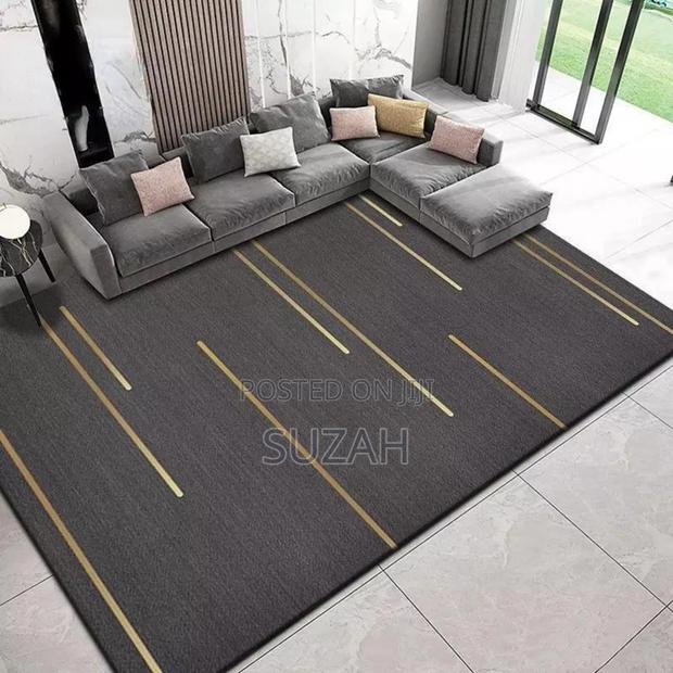 Hall's Middle Rug · Photo 2