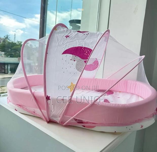 Potable Foam Bed for Infants · Photo 2