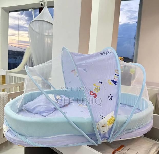 Potable Foam Bed for Infants · Photo 3