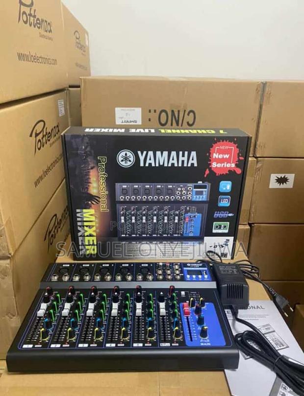 Yahama F7 7-channel Live Mixer With Bt And Effects