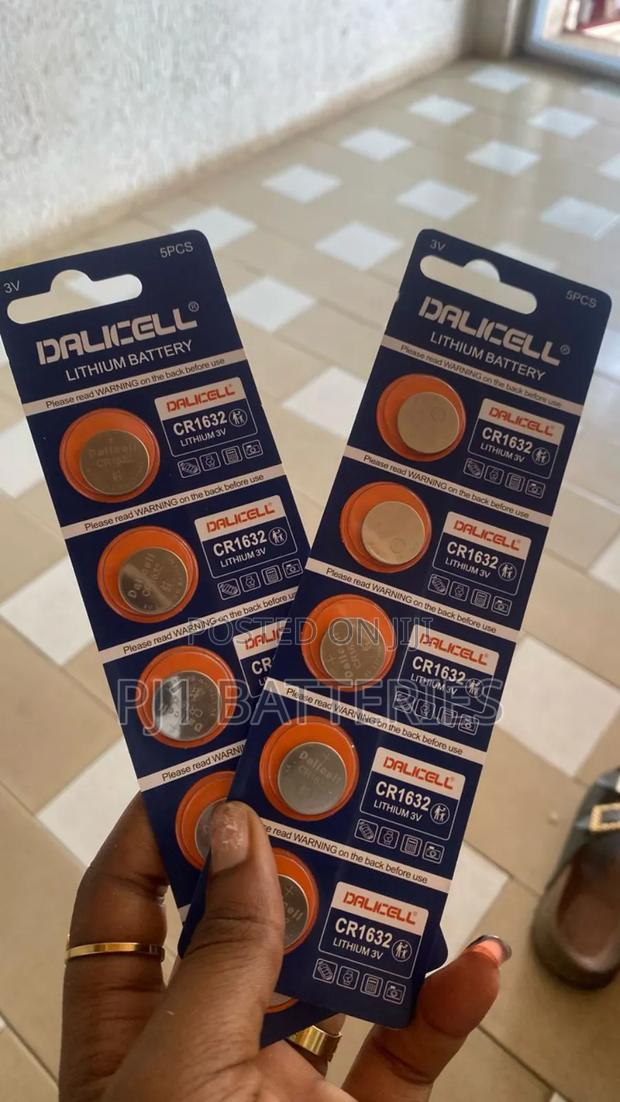 Cr1632 Duracell Batteries · Photo 2