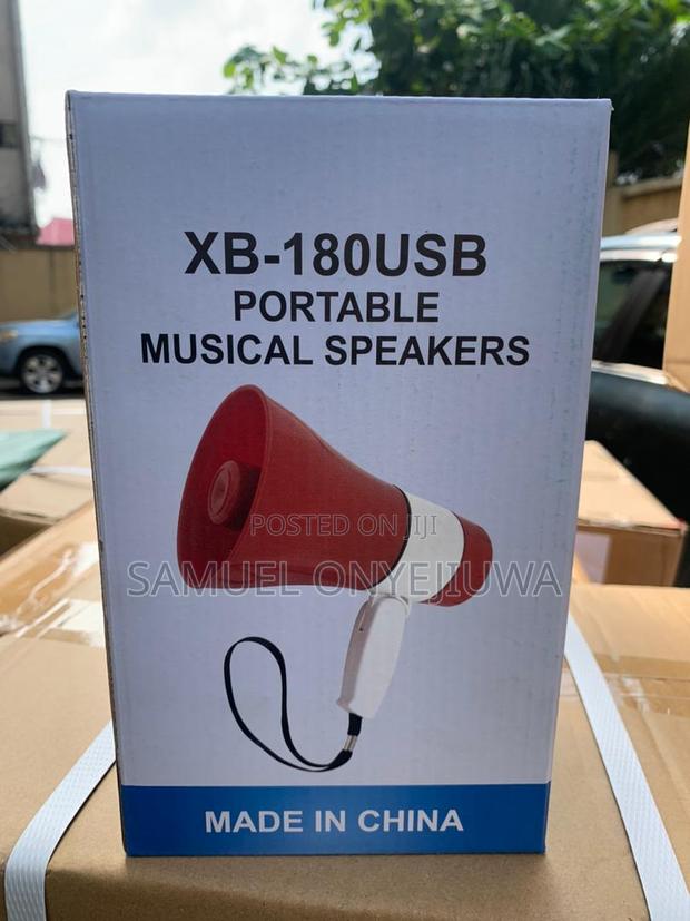 Portable Megaphone With Bluetooth and Usb (Xb-180usb) · Photo 1