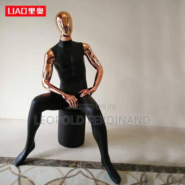 Sitting Mena Mannequins · Photo 4