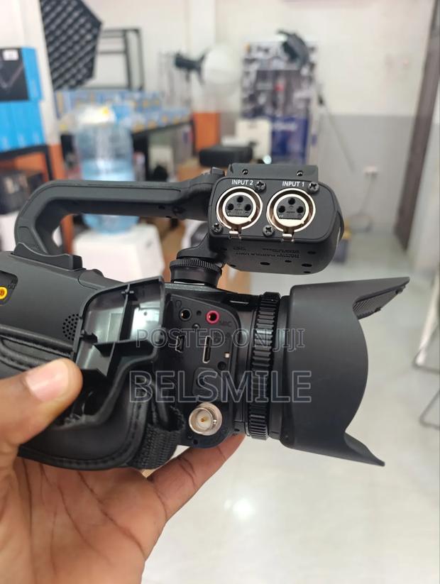 Canon Xa25 Professional Hd Camcorder With Sdi photo 2
