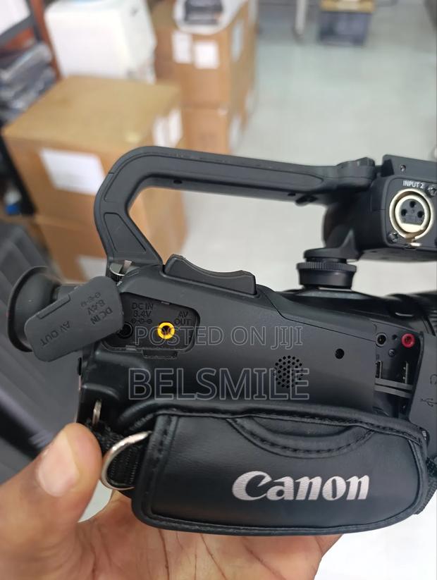 Canon Xa25 Professional Hd Camcorder With Sdi photo 3