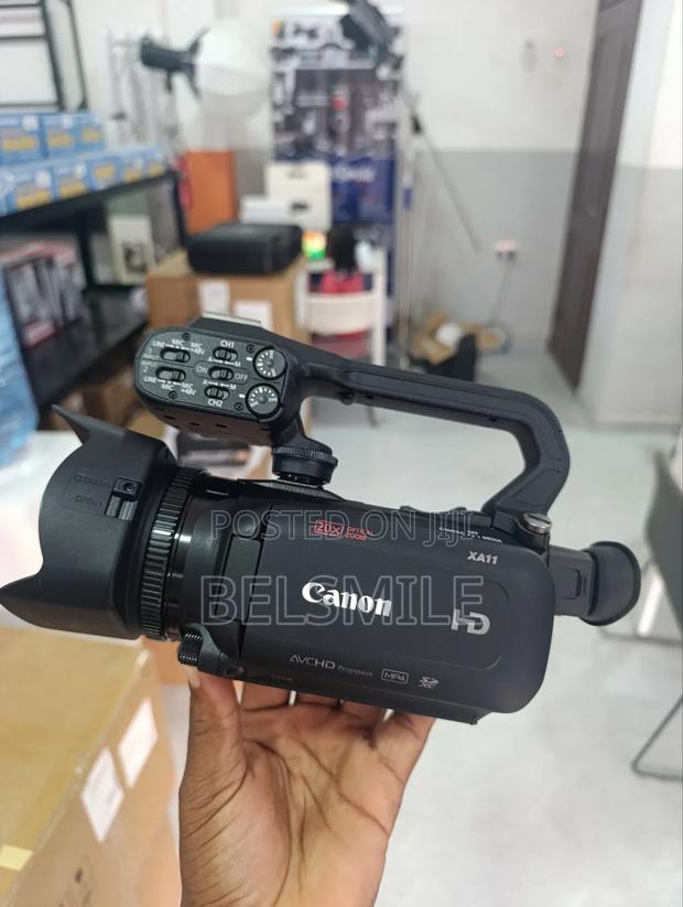 Canon Xa11 Compact Full Hd Camcorder With Hdmi Output