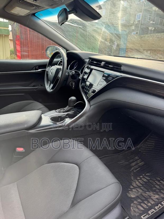Toyota Camry LE FWD (2.5L 4cyl 8AM) 2018 Black photo 3