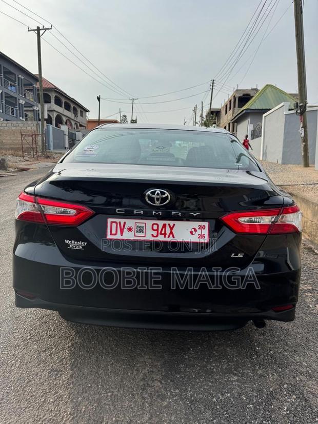 Toyota Camry LE FWD (2.5L 4cyl 8AM) 2018 Black photo 5