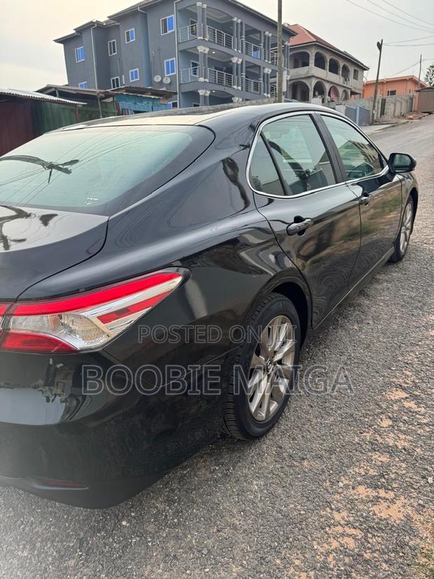 Toyota Camry LE FWD (2.5L 4cyl 8AM) 2018 Black photo 4