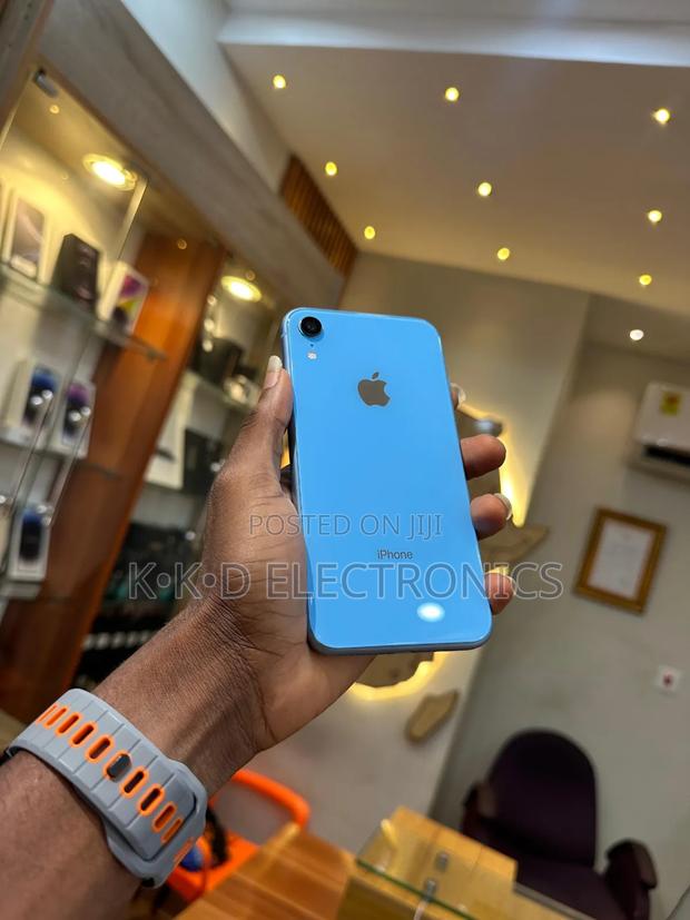 Apple iPhone XR 64 GB Blue photo 3