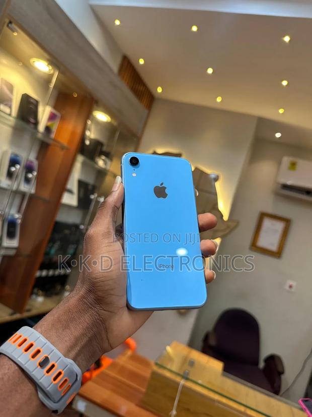 Apple iPhone XR 64 GB Blue photo 4