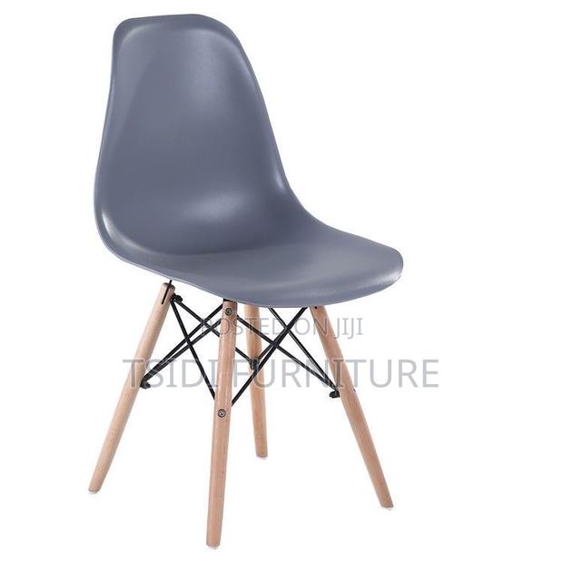 Quality Plastic Chairs · Photo 2