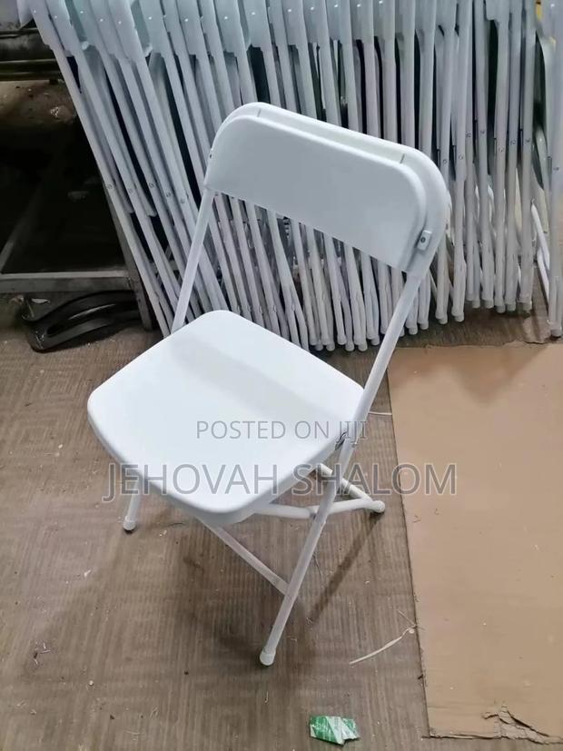 Folder Chair Available for Sale · Photo 2