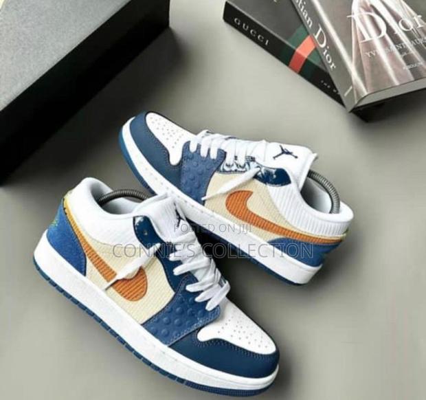 Air Jordan 1 Low Blue photo 2