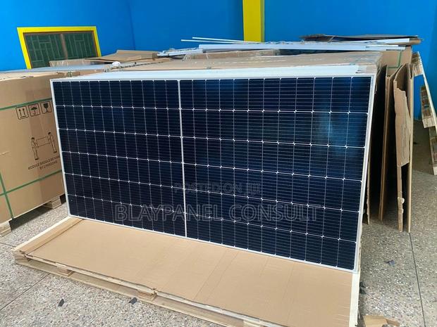 560w Solar Panel · Photo 3
