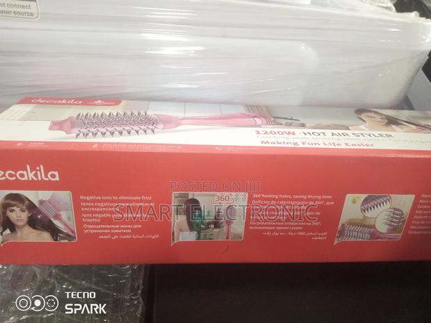 Combing While Blowing 1200w Hot Air Styler · Photo 2