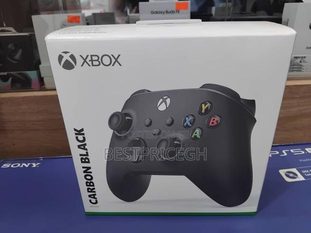 Xbox Carbon Black Controller · Photo 3