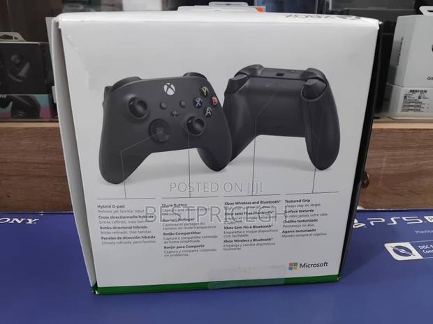 Xbox Carbon Black Controller · Photo 4