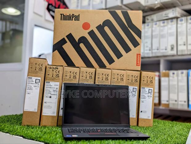 New Laptop Lenovo ThinkPad E16 G1 8GB Intel Core I5 SSD 512GB photo 3