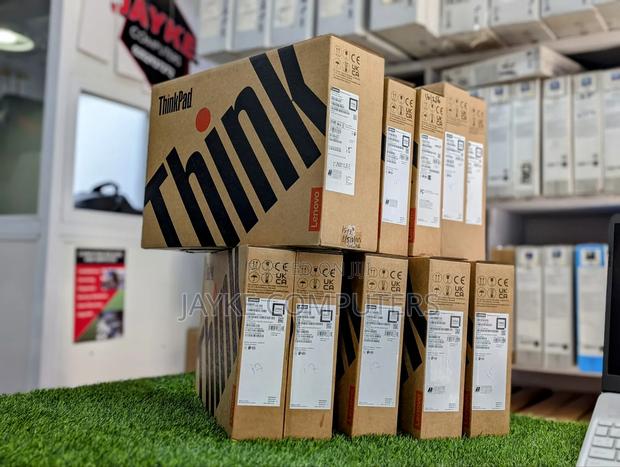 New Laptop Lenovo ThinkPad E14 G5 16GB AMD Ryzen 5 SSD 256GB photo 4