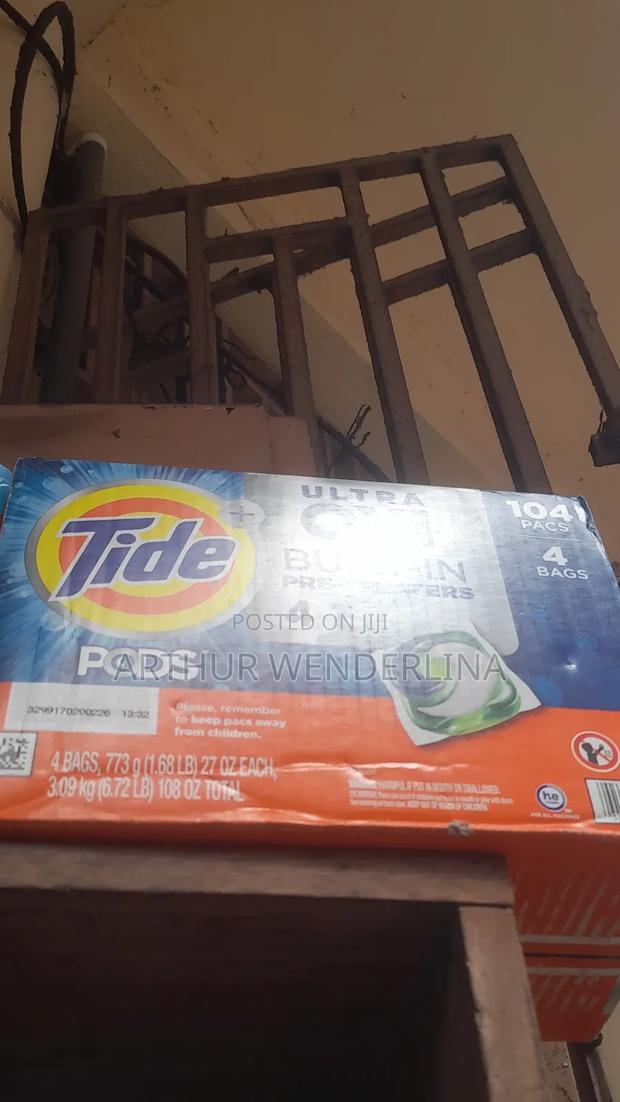 Tide Pods Ultra Oxi Liquid Detergent Pacs (104 Count) · Photo 2