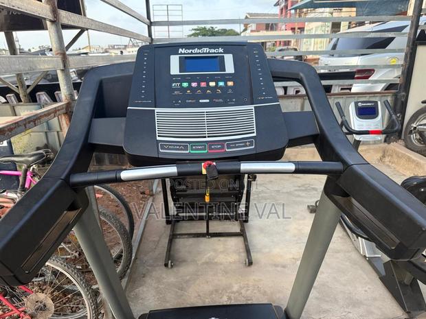 Treadmill With Lovely Design · Photo 4