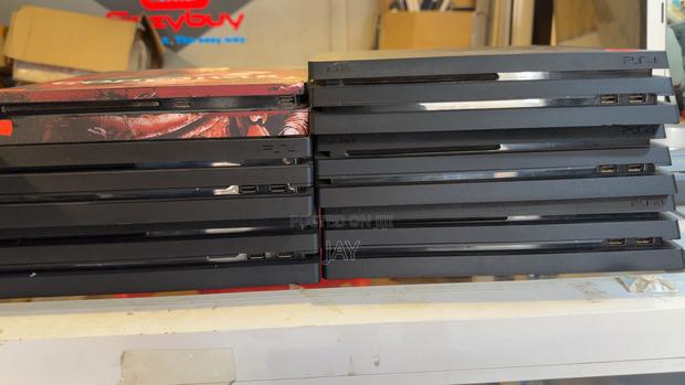 Playstation 4 Pro 1tb photo 2