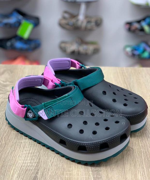 Crocs Classic Hiker Clog · Photo 3