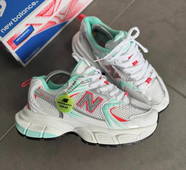Authentic New Balance V2 530 Sneaker · Photo 4