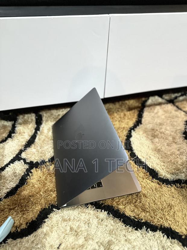 Laptop Apple MacBook 2018 16GB Intel Core I9 SSD 1T photo 4