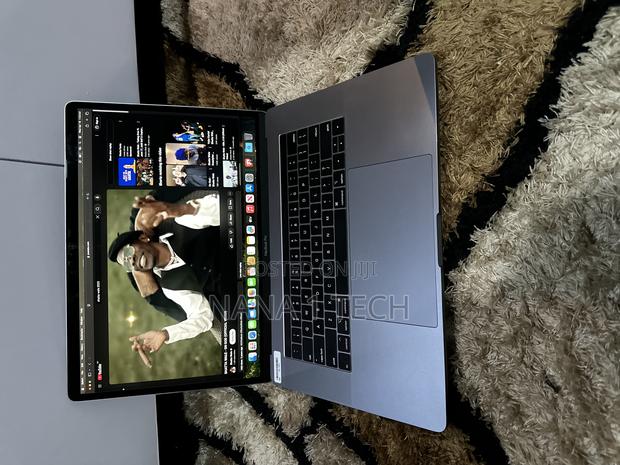Laptop Apple MacBook 2018 16GB Intel Core I9 SSD 1T photo 6