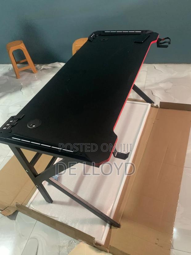 K Shape RGB Game Table photo 3