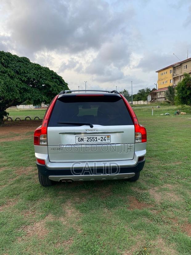 Volvo XC90 2010 Silver photo 2
