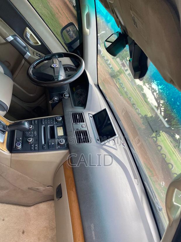 Volvo XC90 2010 Silver photo 8