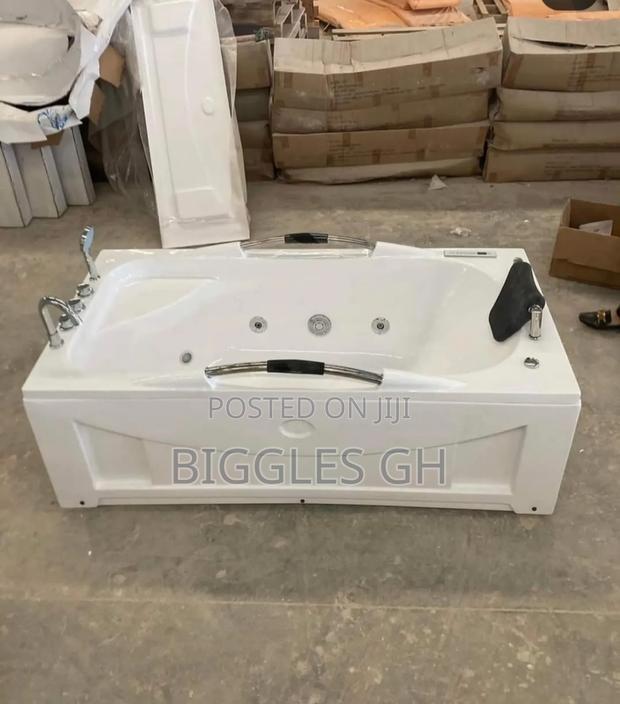 Straight Bath Jacuzzi With Shower Handles · Photo 4