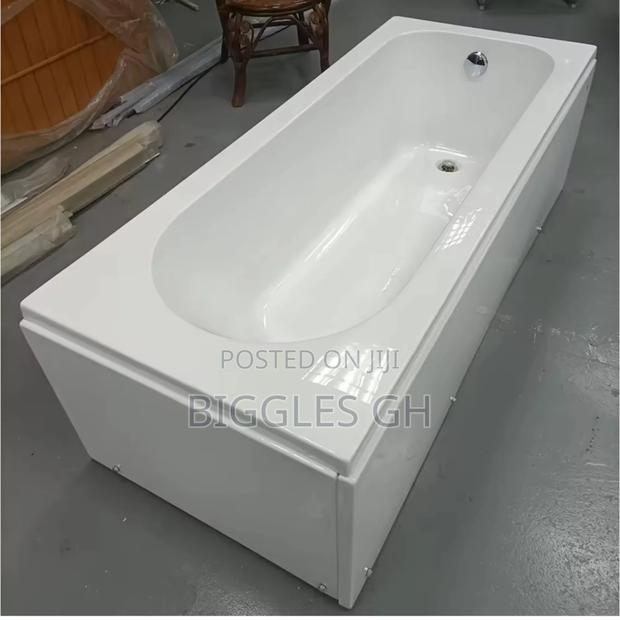 Straight Bathtub With Panel · Photo 4