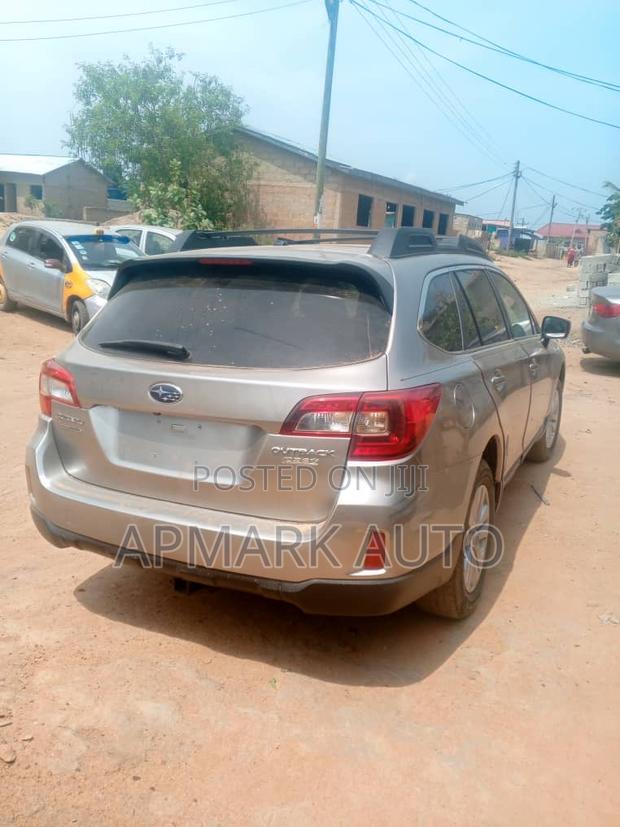 Subaru Outback 2.5i Limited PZEV 4dr Wagon AWD (2.5L 4cyl CVT) 2015 photo 3