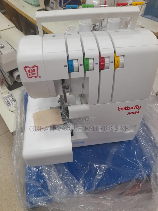 Brandnew 4 Thread Knitting Machine Selling · Photo 3