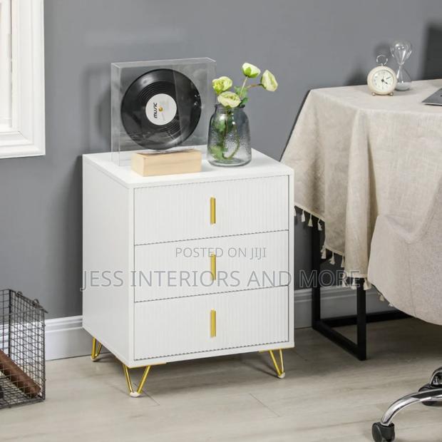 3 Drawer Bedside Table · Photo 4