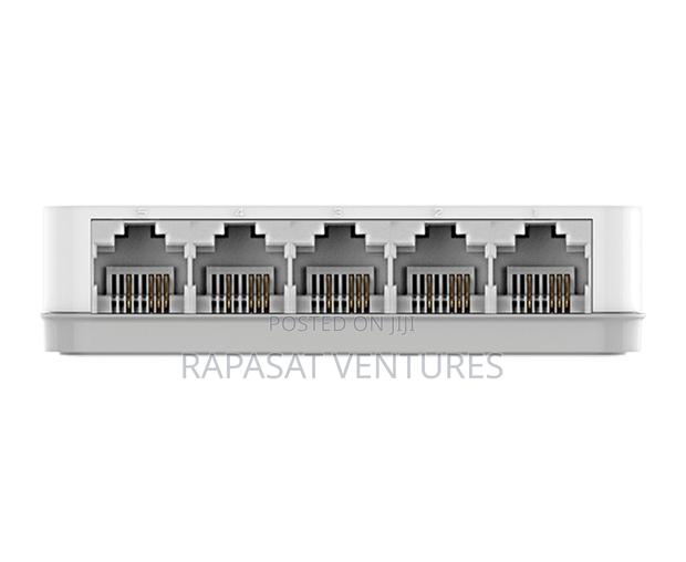 D-Link 5-Port 10/100 MBPS Unmanaged Switch Des-1005c · Photo 4