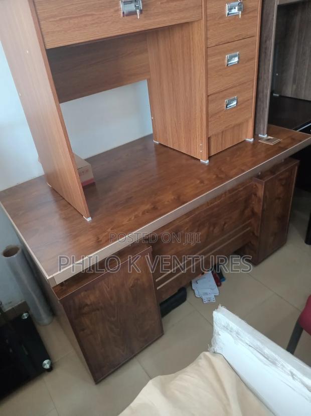 Executive Brown 1.4m Table · Photo 2