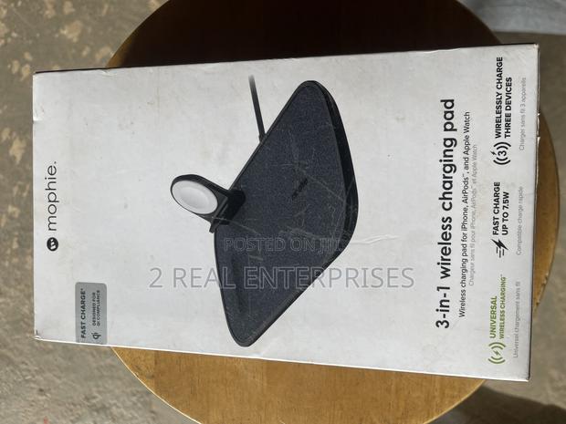 Mophie 3 in 1 Wireless Charging Pad From Uk · Photo 3
