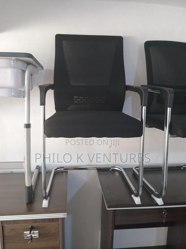 Back Resting Chair · Photo 2