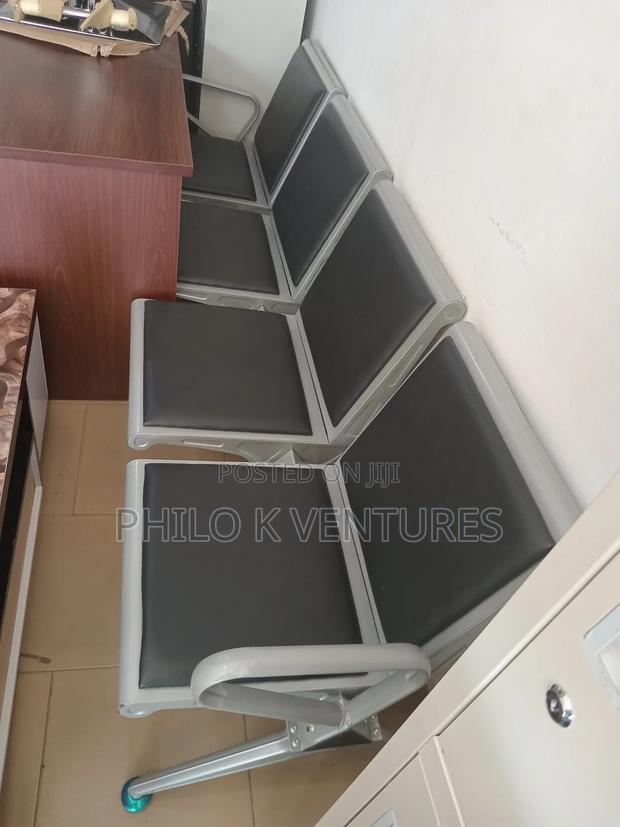 Design Black Heavy Duty Chair for Office · Photo 2