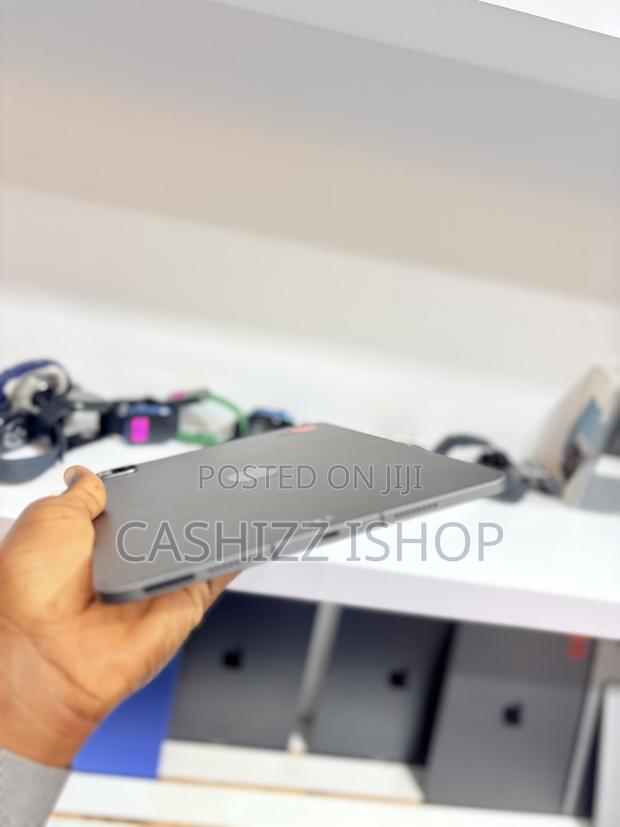 Apple iPad Pro 11 (2021) 256 GB Gray · Photo 2